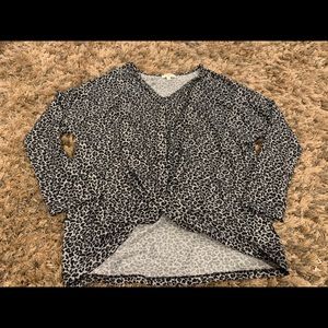 Cheetah print twist long sleeve shirt